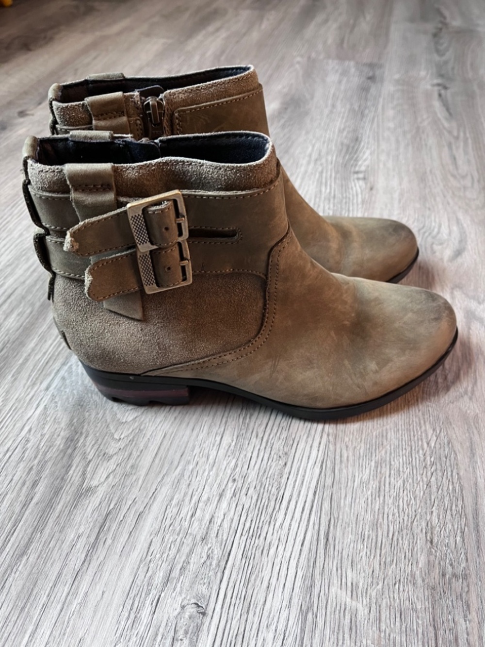 Sorel Lolla Bootie Womens size 7.5 Shoes green Leather Casual Buckle Classic